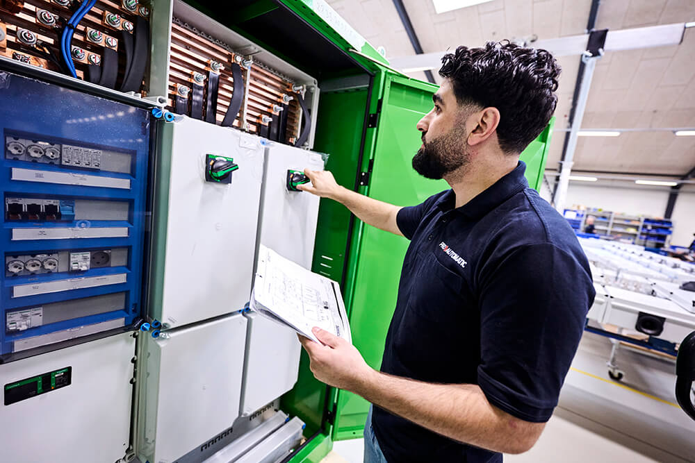 038 Pro Automatic apr24 CHO kopier w1000 x667