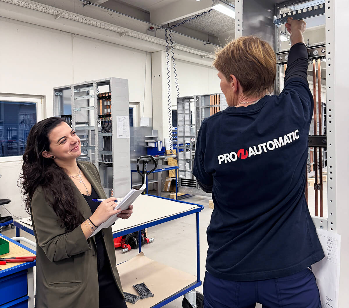 Karin og Mona i produktionen w1200